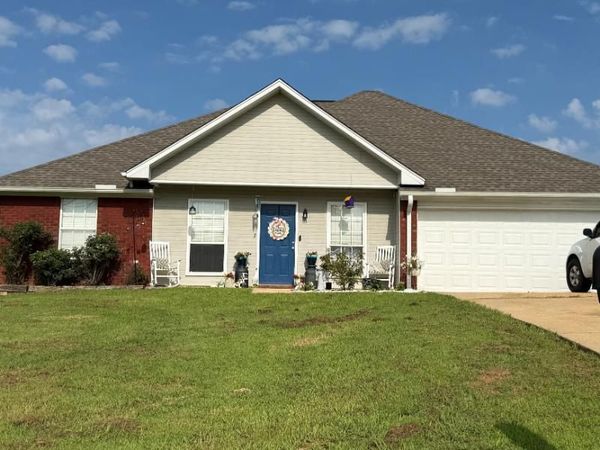 107 Eastbriar Dr., Saltillo, MS 38866