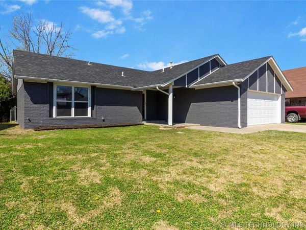 8418 N 117th East East Avenue, Owasso, OK 74055