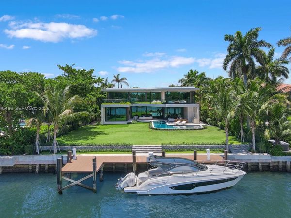 1015 S Southlake Dr, Hollywood, FL 33019