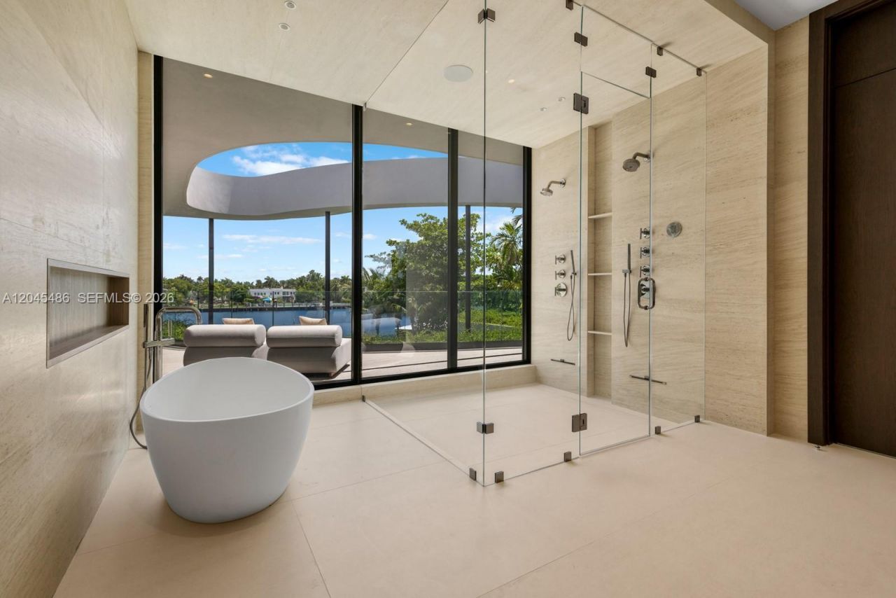 1015 S Southlake Dr, Hollywood, FL 33019 Photo