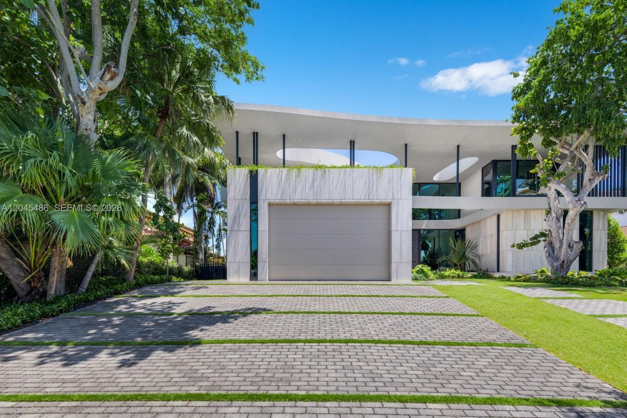 1015 S Southlake Dr, Hollywood, FL 33019 Photo