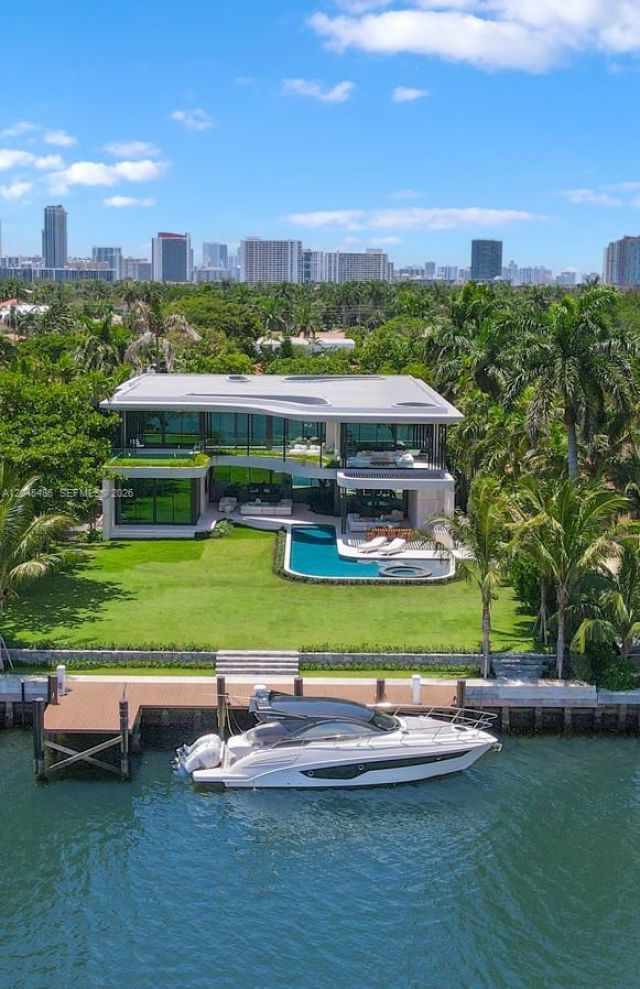 1015 S Southlake Dr, Hollywood, FL 33019 Photo