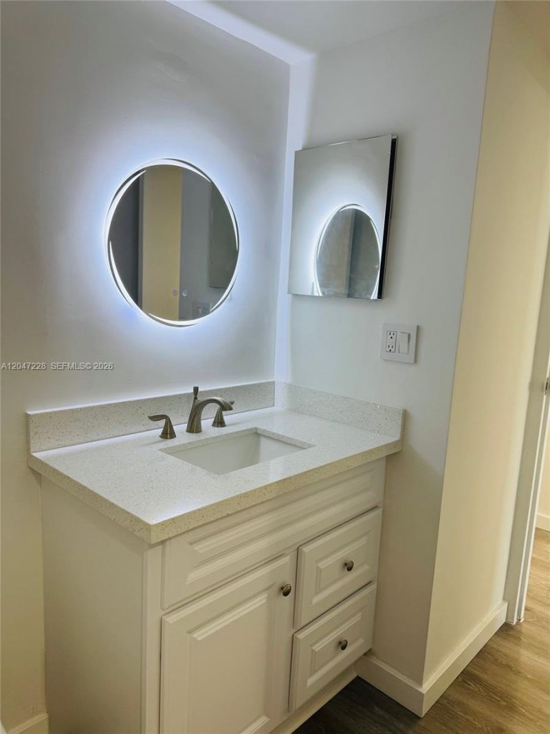 3675 N Country Club Dr , Unit 2007, Aventura, FL 33180 Photo