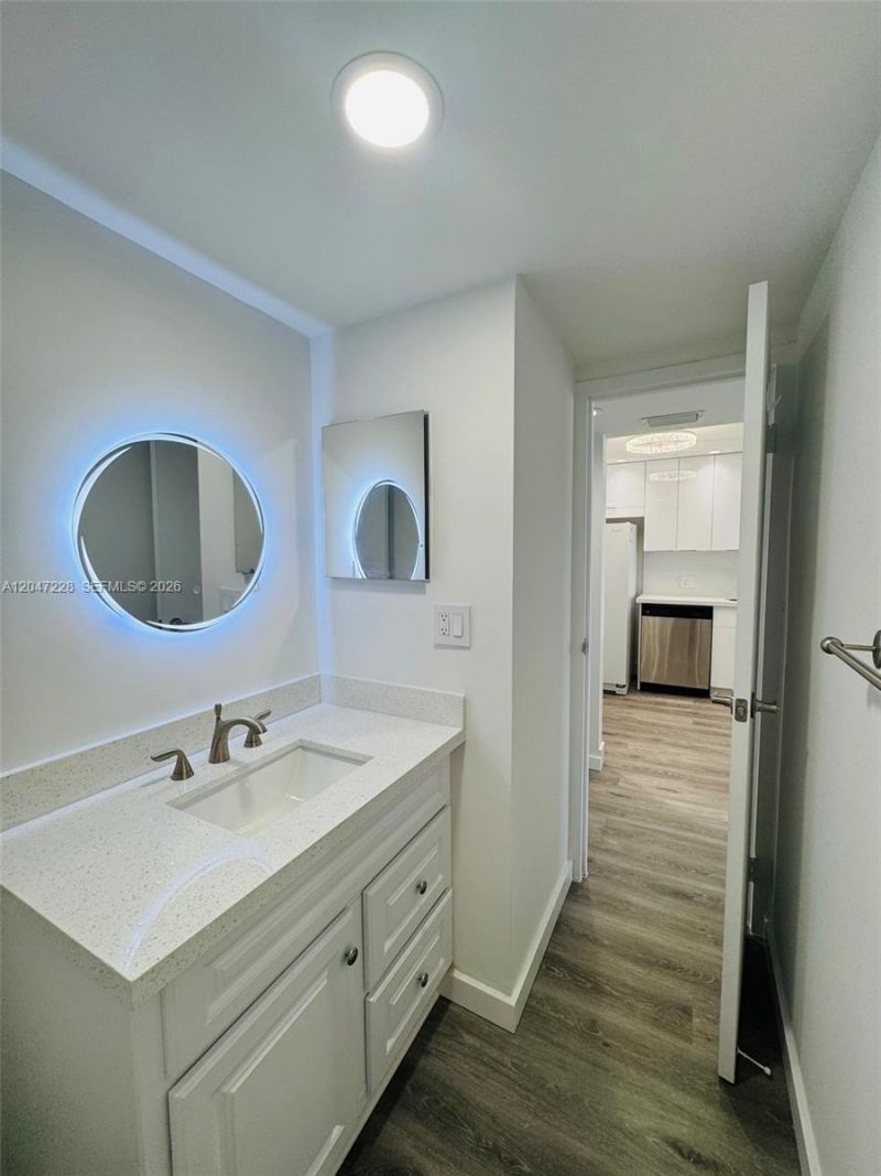 3675 N Country Club Dr , Unit 2007, Aventura, FL 33180 Photo