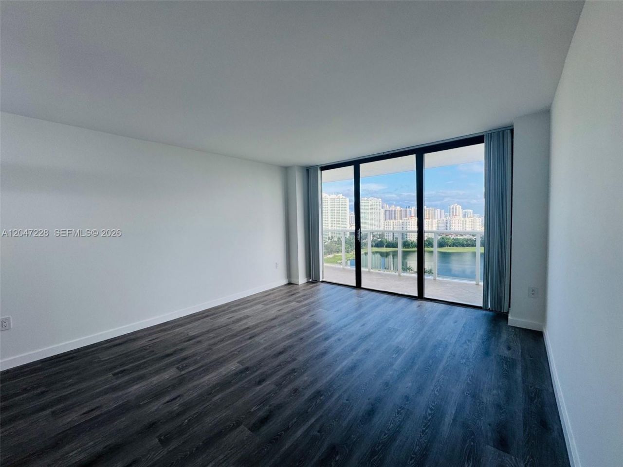 3675 N Country Club Dr , Unit 2007, Aventura, FL 33180 Photo