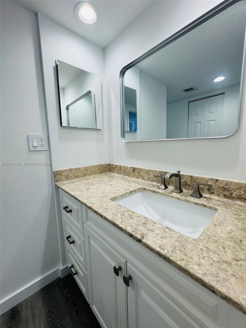 3675 N Country Club Dr , Unit 2007, Aventura, FL 33180 Photo