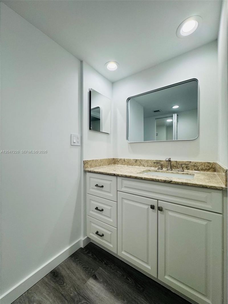 3675 N Country Club Dr , Unit 2007, Aventura, FL 33180 Photo