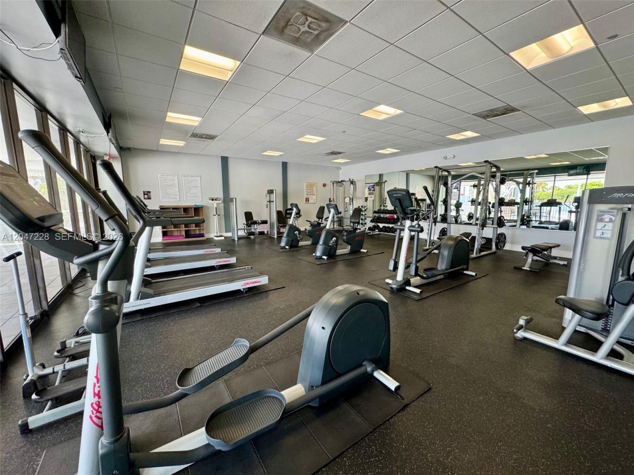 3675 N Country Club Dr , Unit 2007, Aventura, FL 33180 Photo