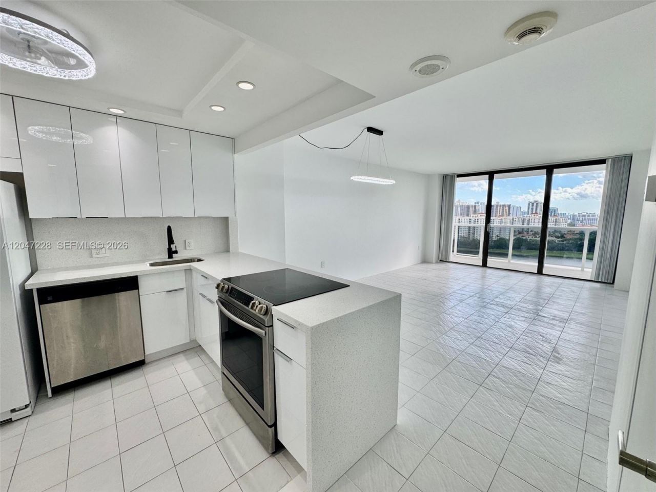 3675 N Country Club Dr , Unit 2007, Aventura, FL 33180 Photo