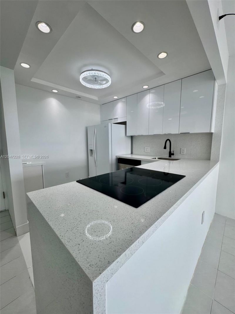 3675 N Country Club Dr , Unit 2007, Aventura, FL 33180 Photo
