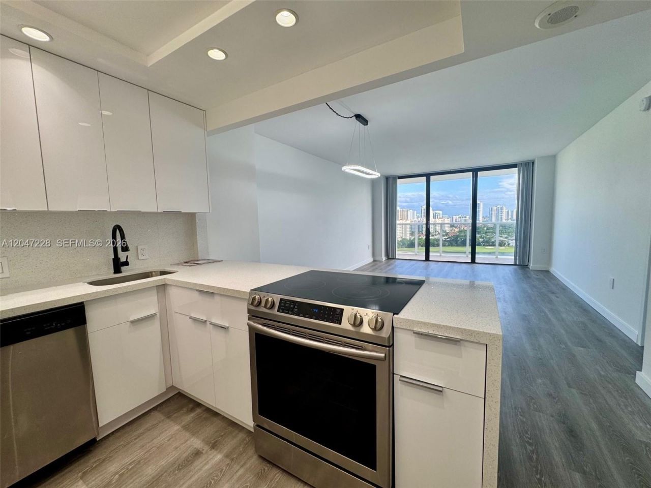 3675 N Country Club Dr , Unit 2007, Aventura, FL 33180 Photo