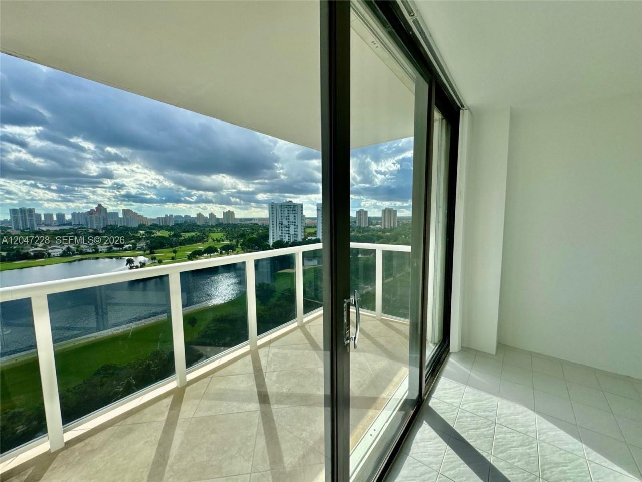 3675 N Country Club Dr , Unit 2007, Aventura, FL 33180 Photo