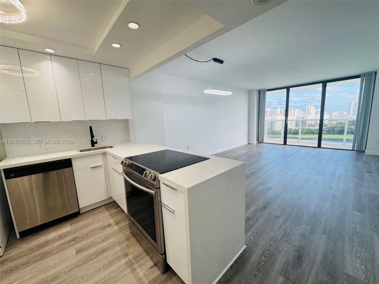 3675 N Country Club Dr , Unit 2007, Aventura, FL 33180 Photo