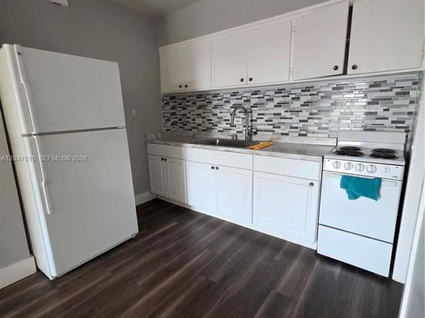 15 Esplanade Dr , Unit B, Miami Springs, FL 33166