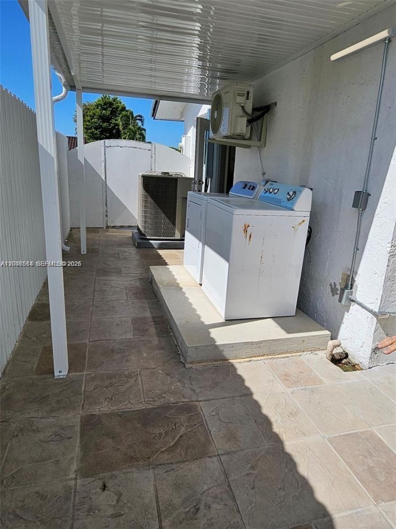 61 NW 132nd Pl , Miami, FL 33182 Photo