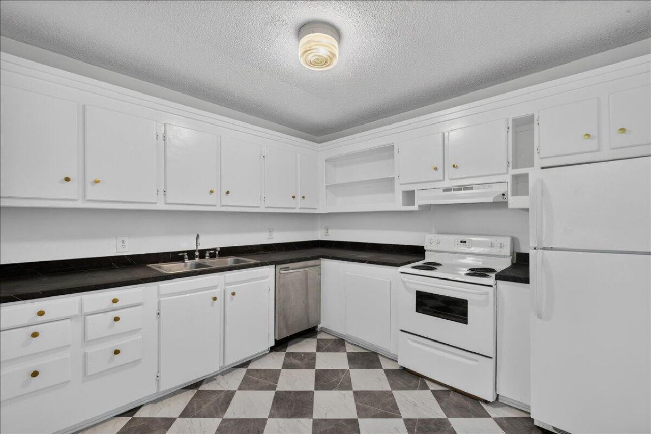65 Vanderhorst Street Photo 6