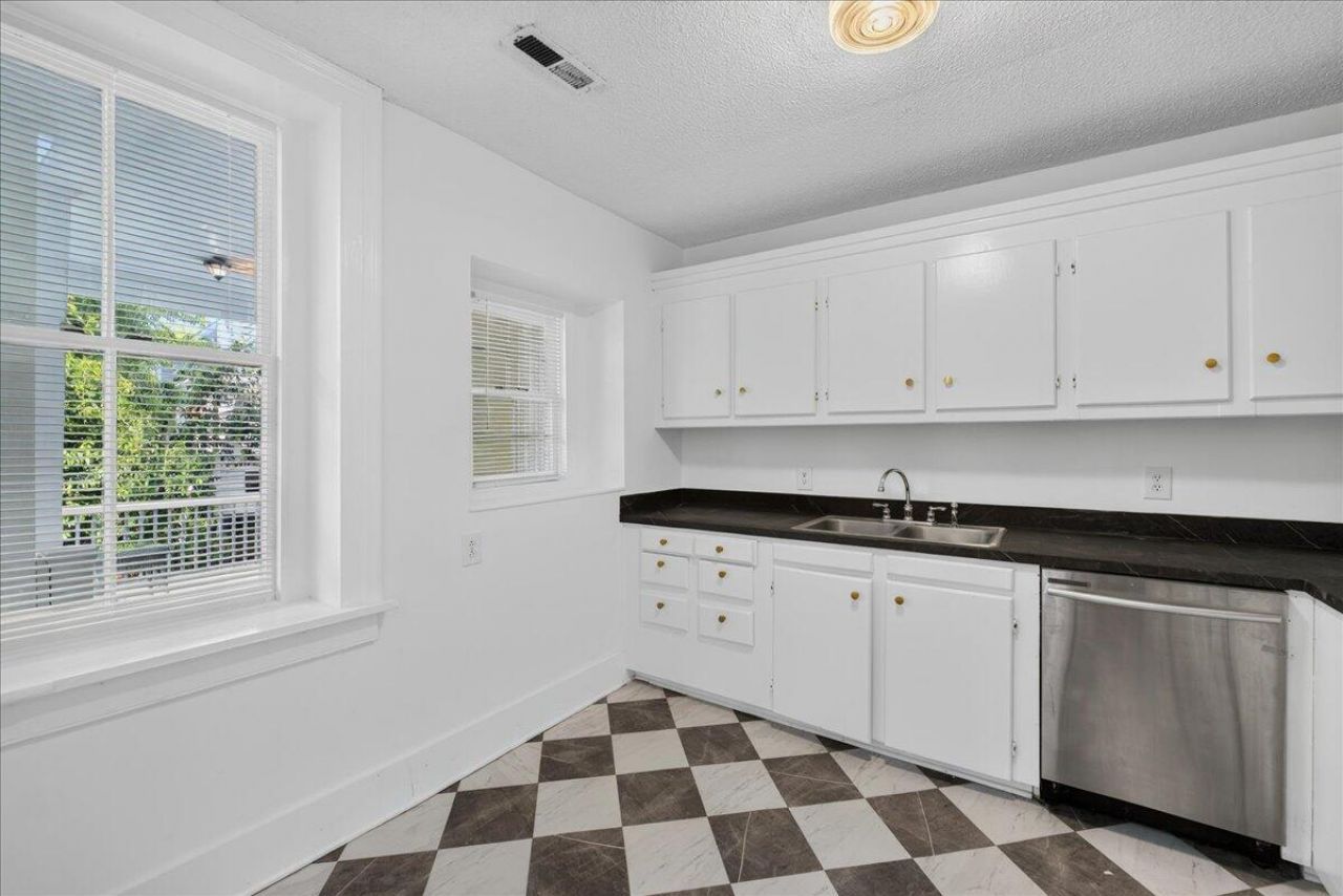 65 Vanderhorst Street Photo 9