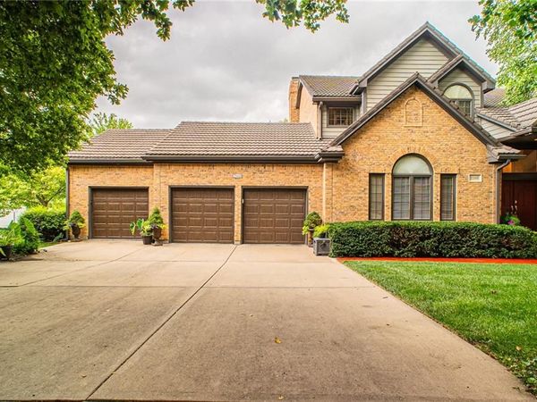 12668 Sherwood Drive, Leawood, KS 66209