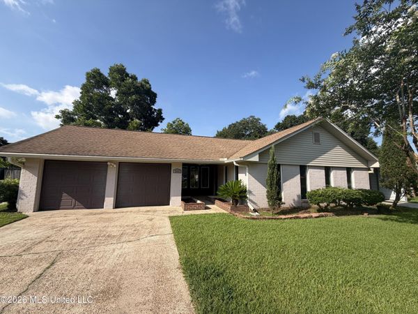 2421 Sunkist Country Club Road, Biloxi, MS 39532