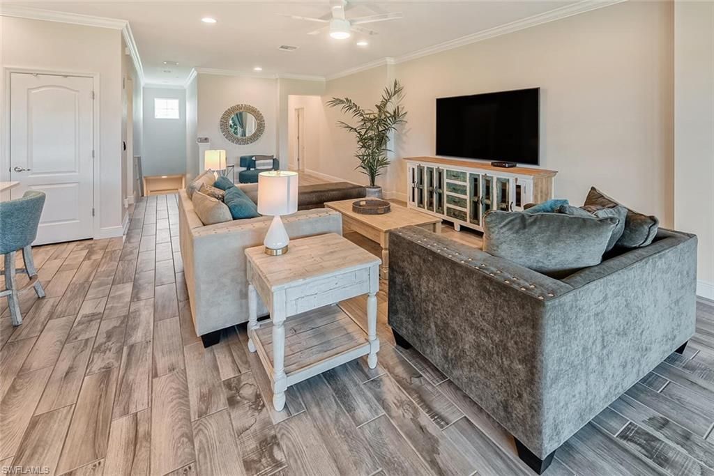 6960 Avalon Cir, Unit 807, Naples, FL 34112 Photo