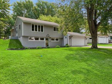 5749 W Glen Moor Road, Minnetonka, MN 55345