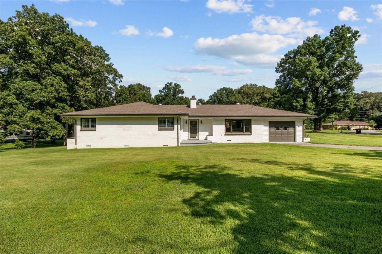 215 Sunset Dr , New Johnsonville, TN 37134 Main Photo