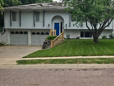 809 Waterford Circle, Papillion, NE 68046