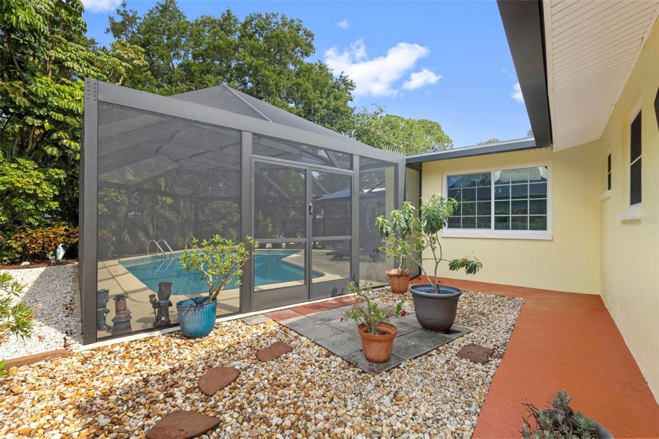 1035 Woodbrook Drive, Largo, FL 33770 Photo