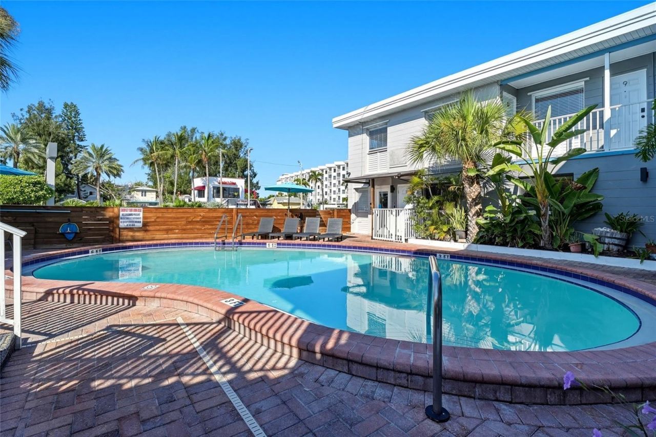 11965 Gulf Boulevard, Saint Petersburg, FL 33706 Photo