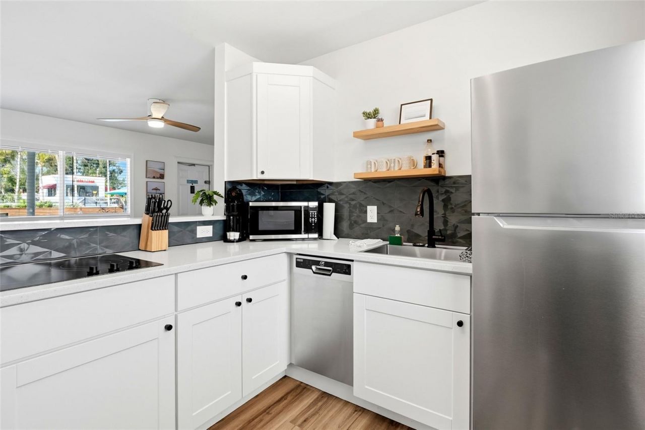 11965 Gulf Boulevard, Saint Petersburg, FL 33706 Photo