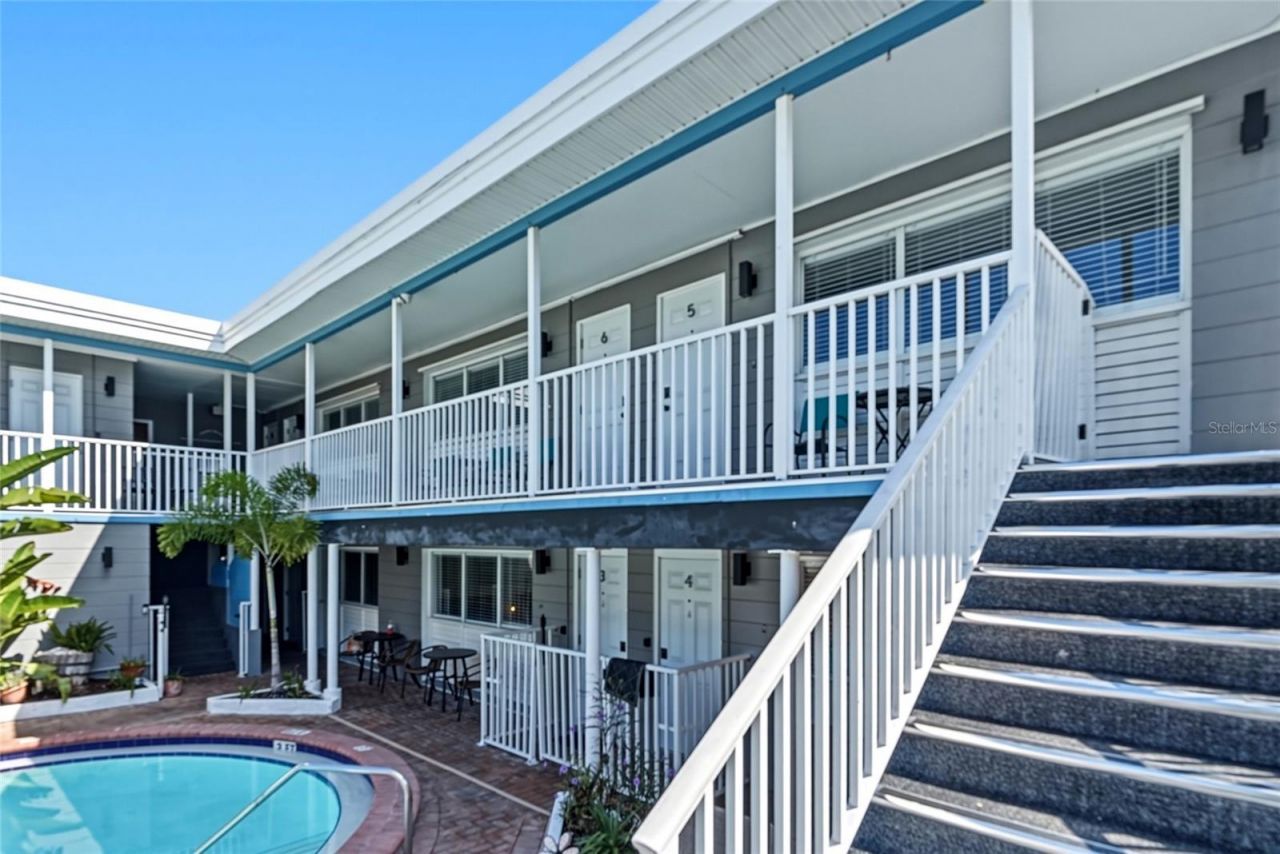 11965 Gulf Boulevard, Saint Petersburg, FL 33706 Photo