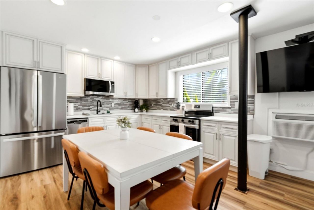 11965 Gulf Boulevard, Saint Petersburg, FL 33706 Photo