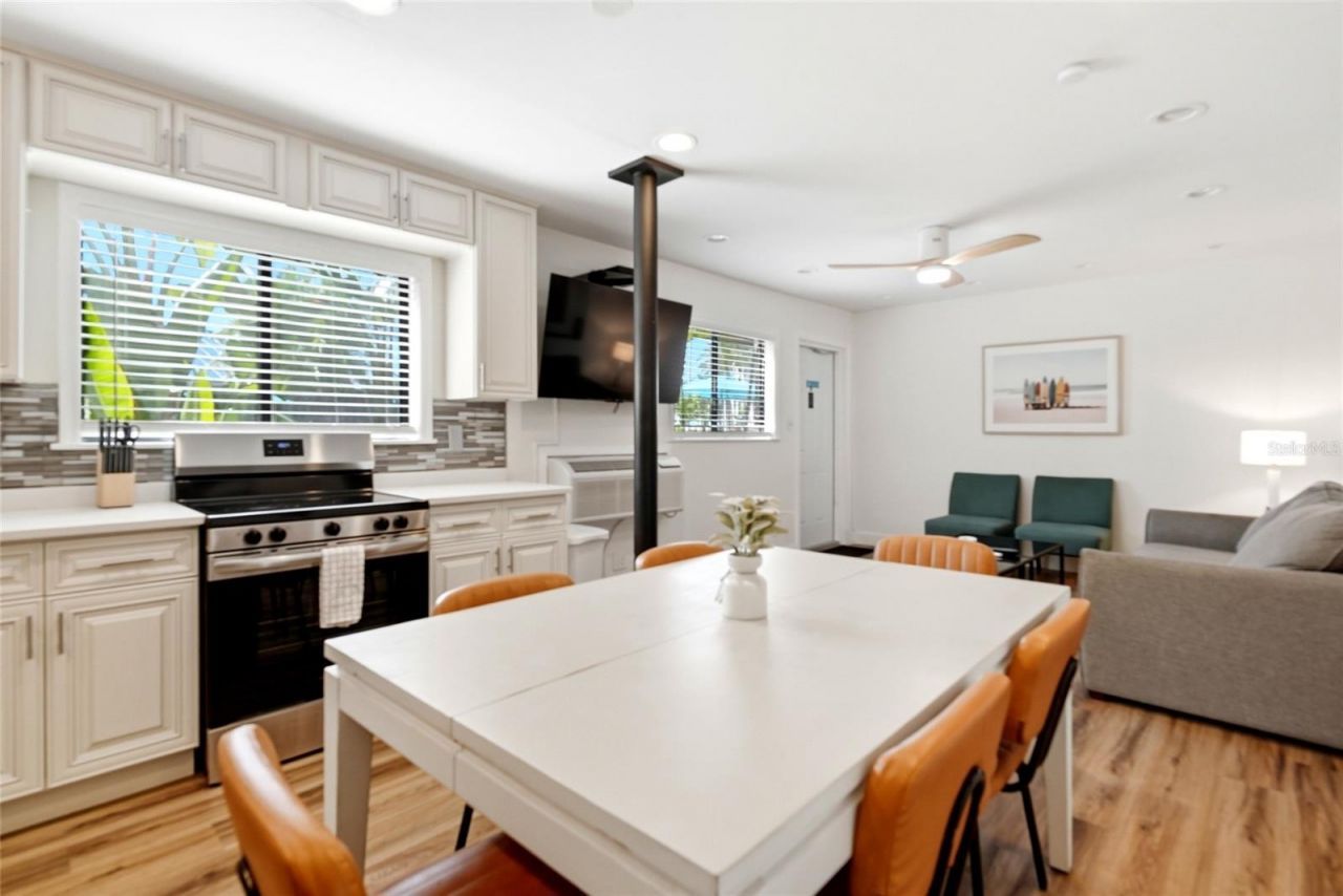 11965 Gulf Boulevard, Saint Petersburg, FL 33706 Photo