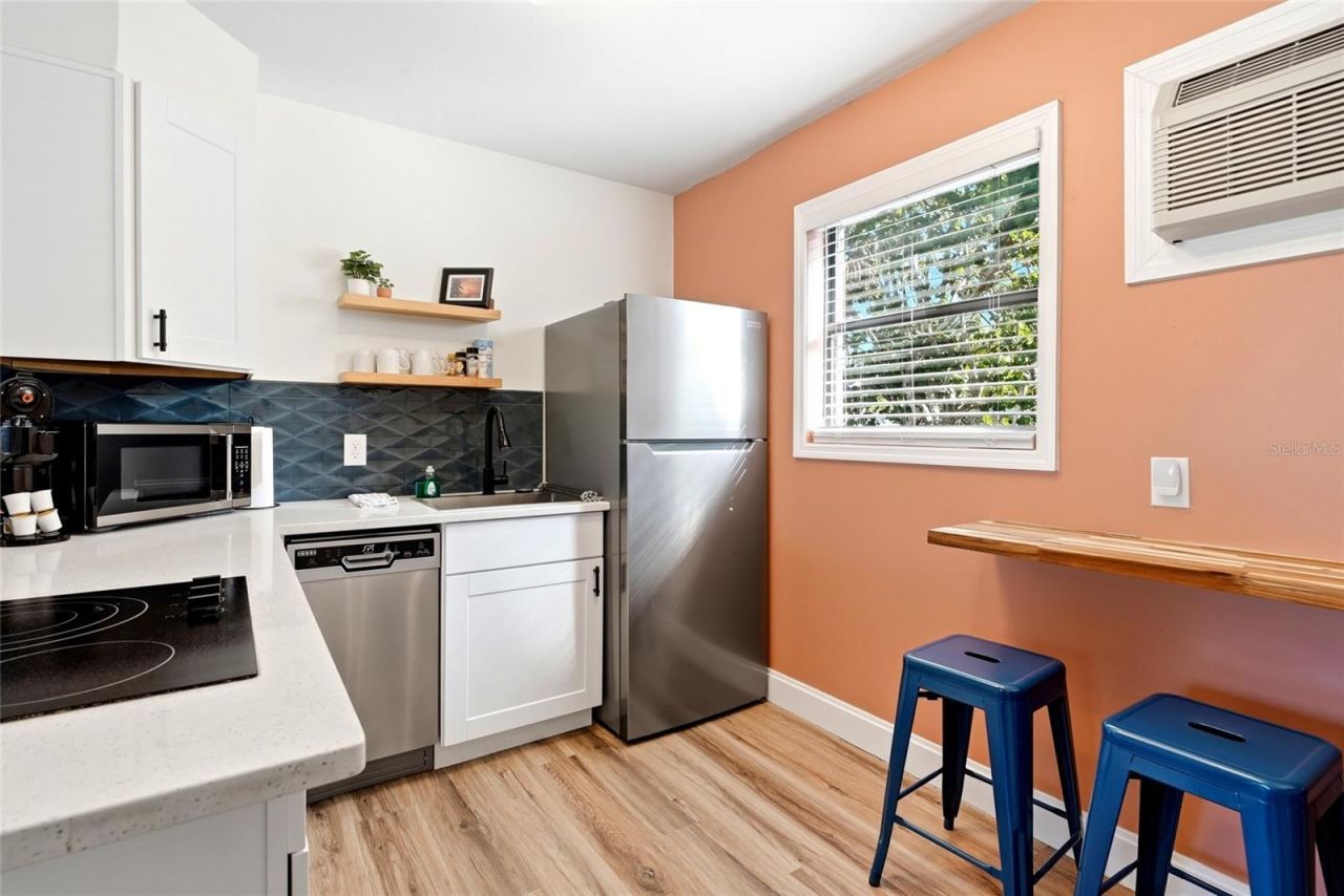 11965 Gulf Boulevard, Saint Petersburg, FL 33706 Photo