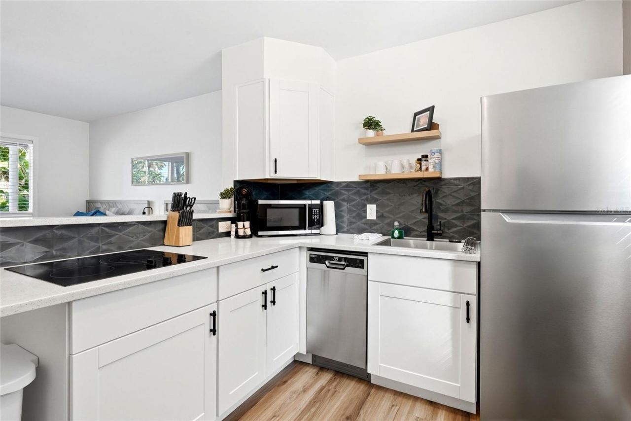 11965 Gulf Boulevard, Saint Petersburg, FL 33706 Photo