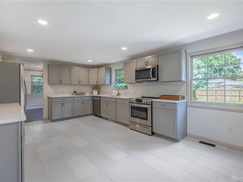 5001 Polen Drive, Kettering, OH 45440 Photo 9