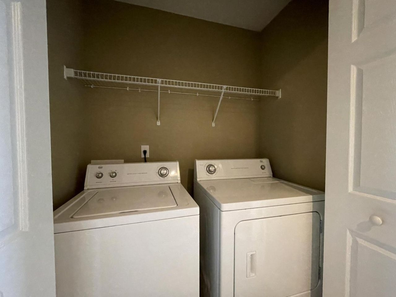 713 Hemingway Circle Photo 6