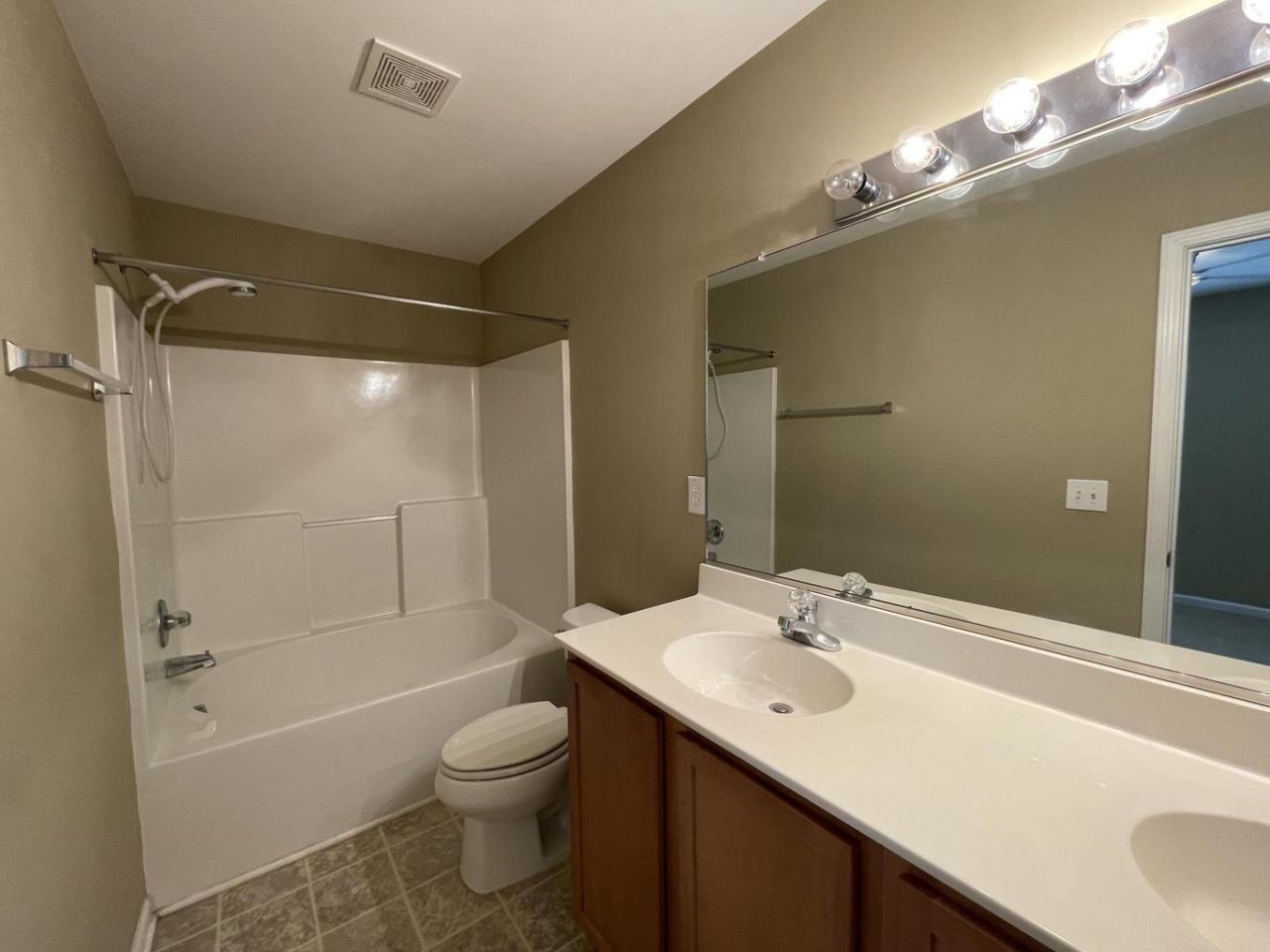 713 Hemingway Circle Photo 7