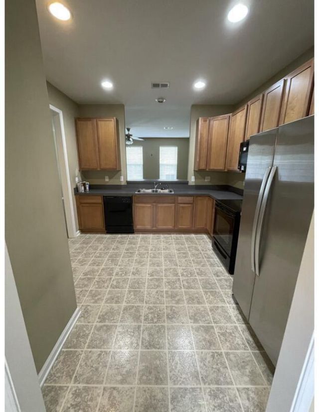 713 Hemingway Circle Photo 8