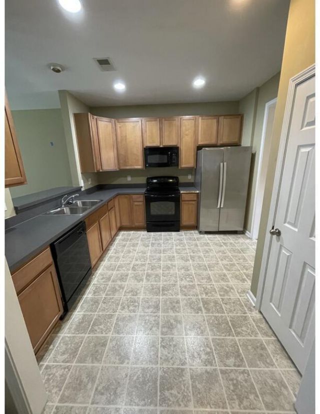 713 Hemingway Circle Photo 9