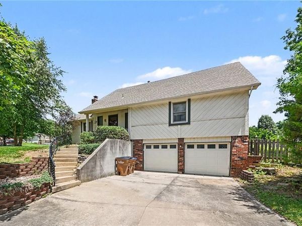 401 N Adams Street, Raymore, MO 64083