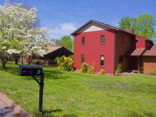 4 South Hills Circle, Johnson City, TN 37601