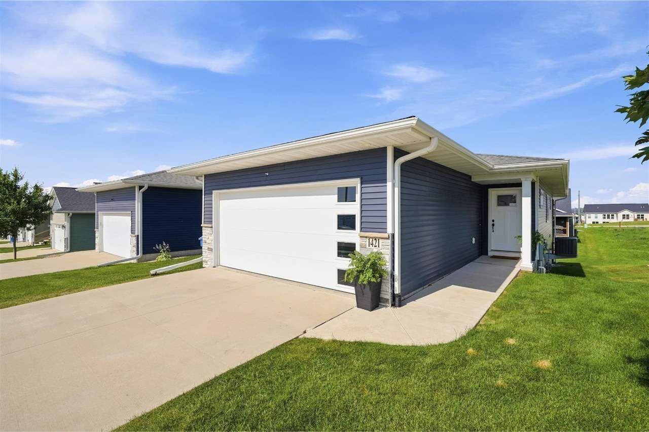 1421 Applewood Drive, Fairfax, IA 52228 Main Photo