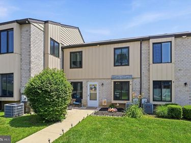 5200 HILLTOP DRIVE, Unit J4, BROOKHAVEN, PA 19015