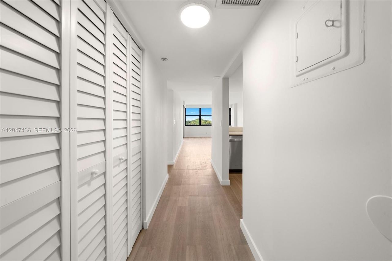 2555 Collins Ave , Unit 706, Miami Beach, FL 33140 Photo