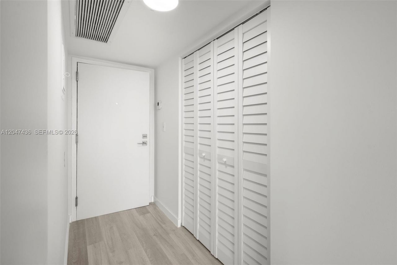 2555 Collins Ave , Unit 706, Miami Beach, FL 33140 Photo