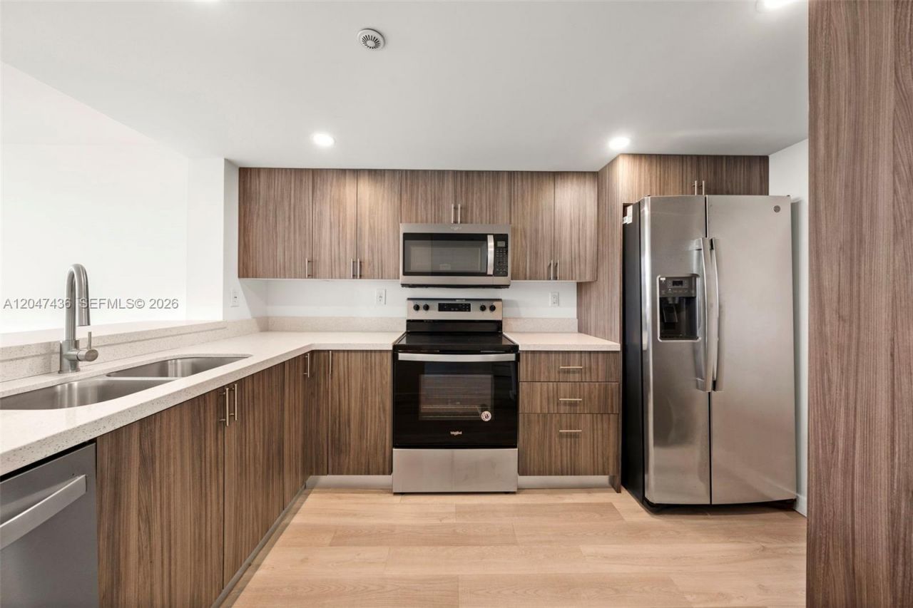 2555 Collins Ave , Unit 706, Miami Beach, FL 33140 Photo