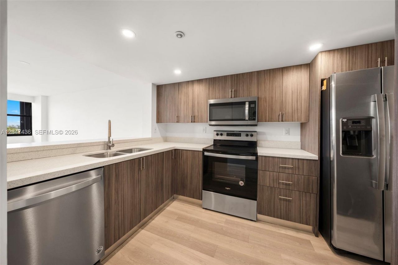 2555 Collins Ave , Unit 706, Miami Beach, FL 33140 Photo