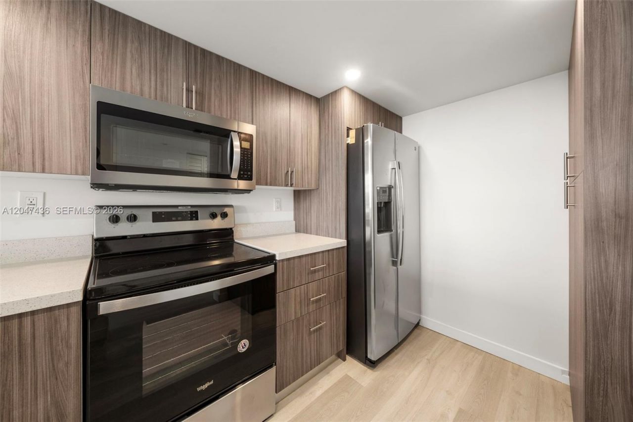 2555 Collins Ave , Unit 706, Miami Beach, FL 33140 Photo
