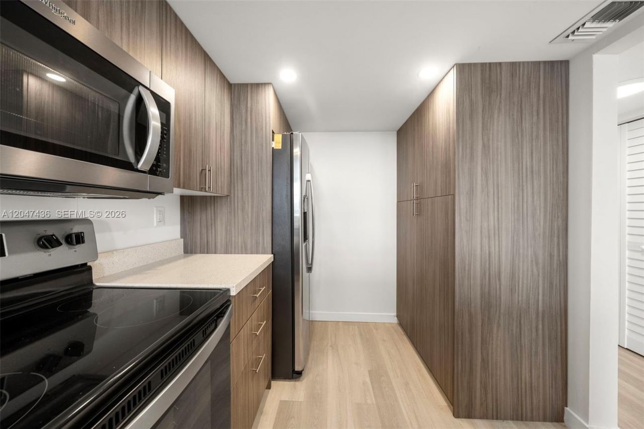 2555 Collins Ave , Unit 706, Miami Beach, FL 33140 Photo